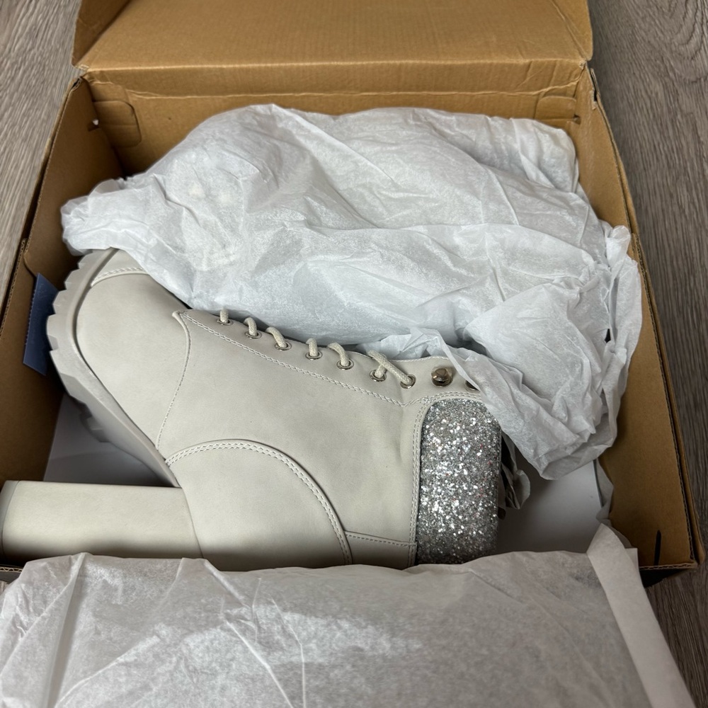 NEW in BOX Glitter Accent Chinky Heel Lace-Up Ankle Boots Sz 9 - Picture 9 of 9